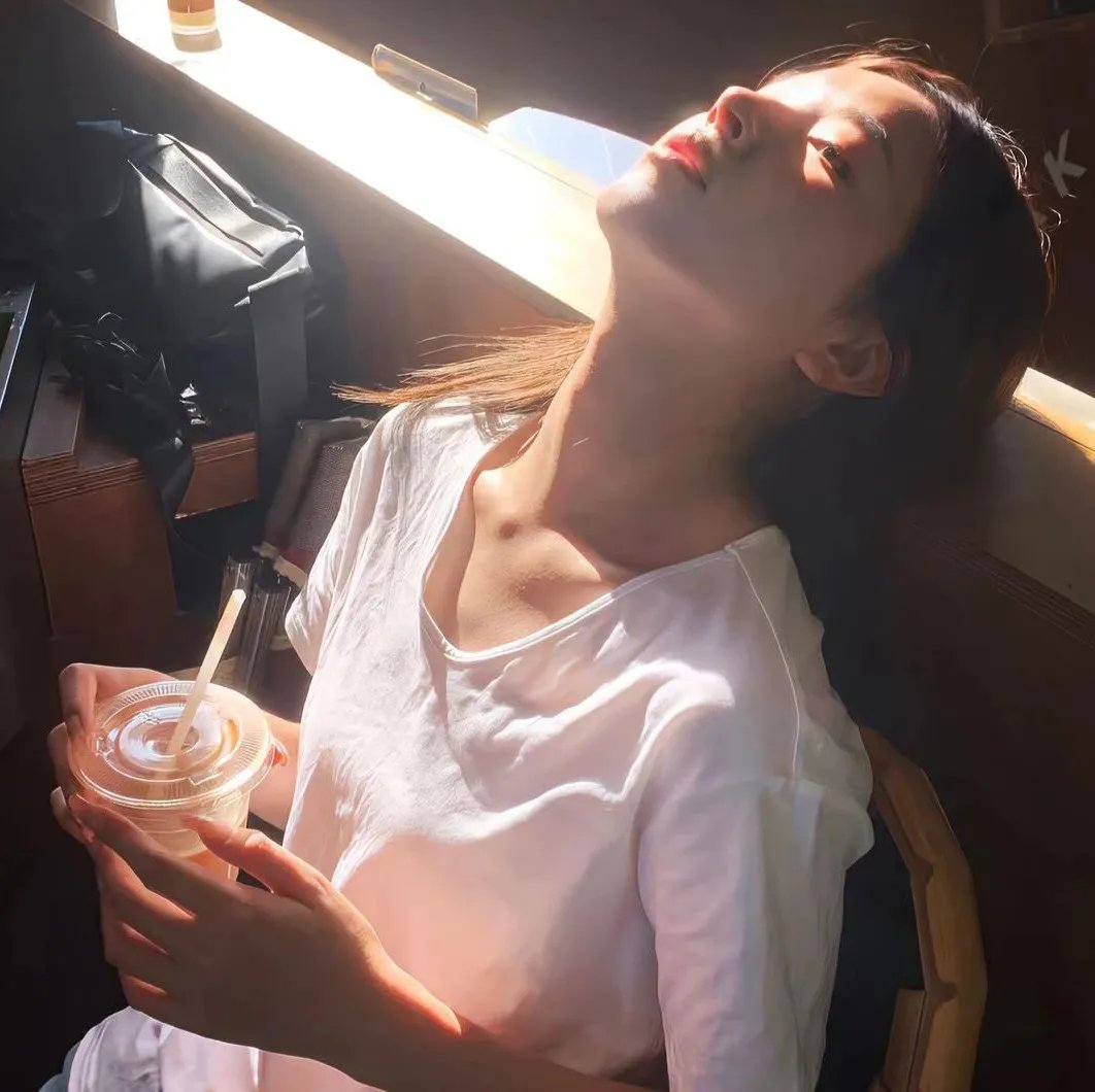 他有一张鲍嘉的脸